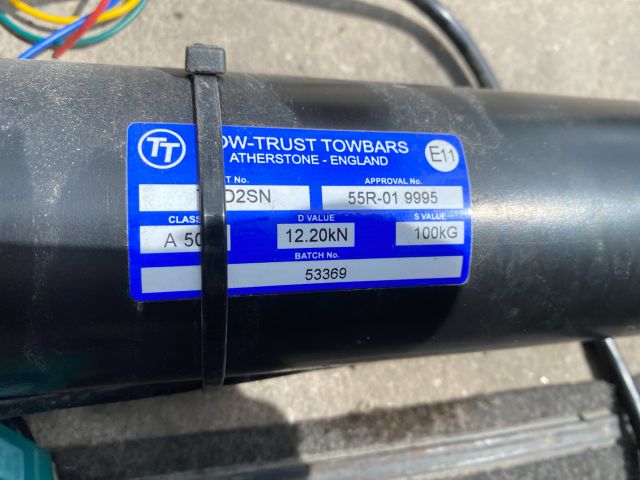 bontott AUDI Q5 Vonóhorog