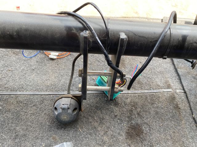 bontott AUDI Q5 Vonóhorog