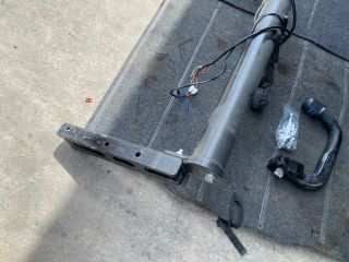 bontott AUDI Q5 Vonóhorog