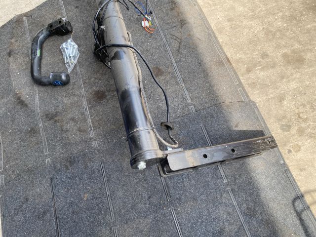 bontott AUDI Q5 Vonóhorog