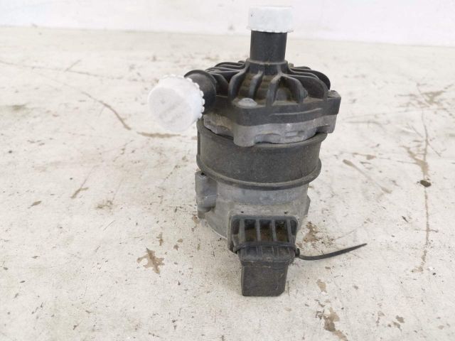 bontott AUDI Q7 Vízpumpa