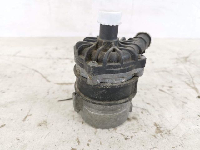 bontott AUDI Q7 Vízpumpa