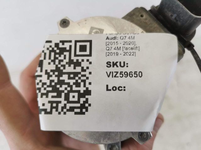 bontott AUDI Q7 Vízpumpa