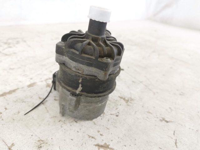 bontott AUDI Q7 Vízpumpa