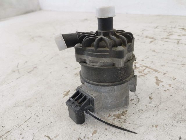 bontott AUDI Q7 Vízpumpa