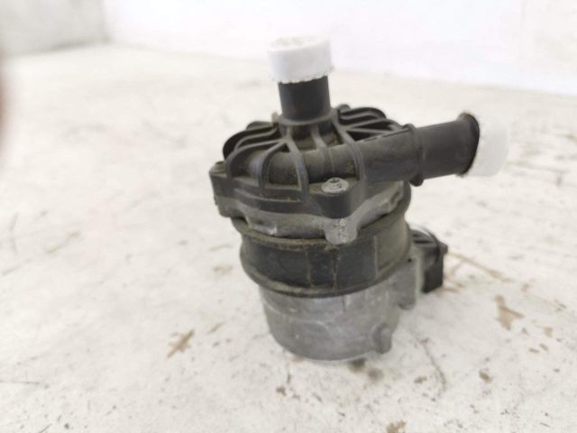 bontott AUDI Q7 Vízpumpa