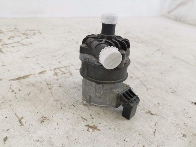 bontott AUDI Q7 Vízpumpa