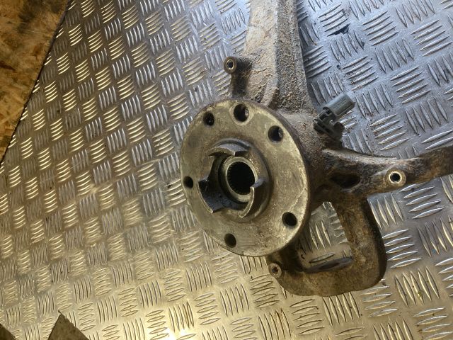 bontott AUDI Q7 Bal első Csonkállvány Kerékaggyal