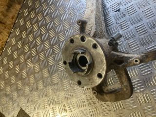 bontott AUDI Q7 Bal első Csonkállvány Kerékaggyal