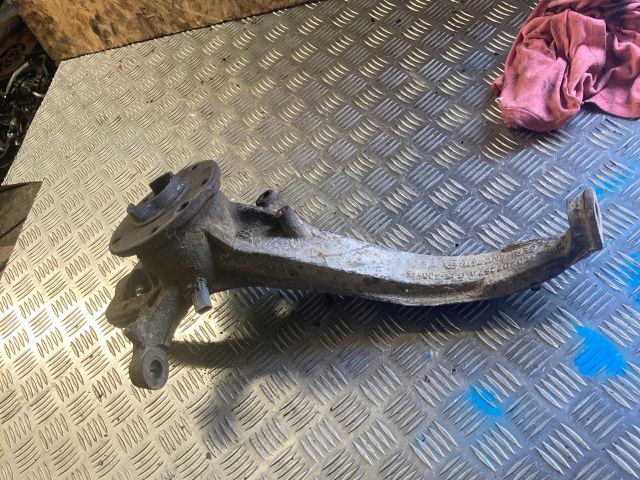 bontott AUDI Q7 Bal első Csonkállvány Kerékaggyal