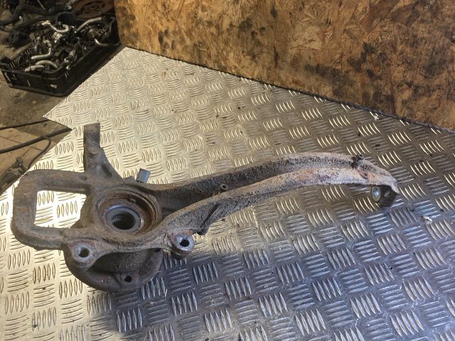 bontott AUDI Q7 Bal első Csonkállvány Kerékaggyal