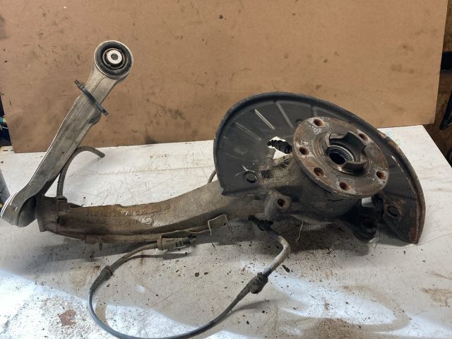 bontott AUDI Q7 Bal első Csonkállvány Kerékaggyal