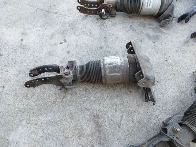 bontott AUDI Q7 Bal első Rugó