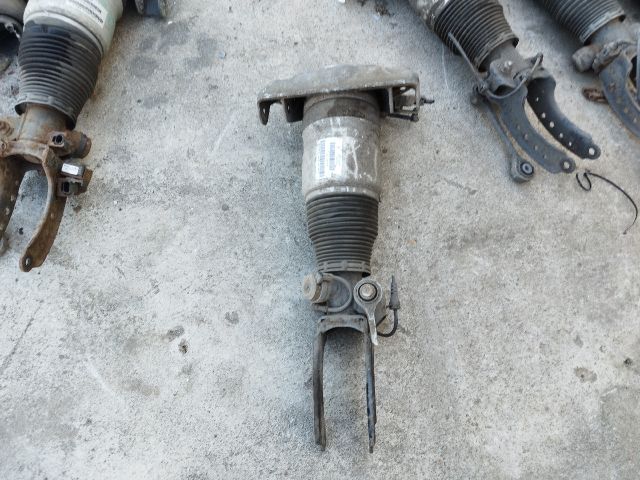 bontott AUDI Q7 Bal első Rugó