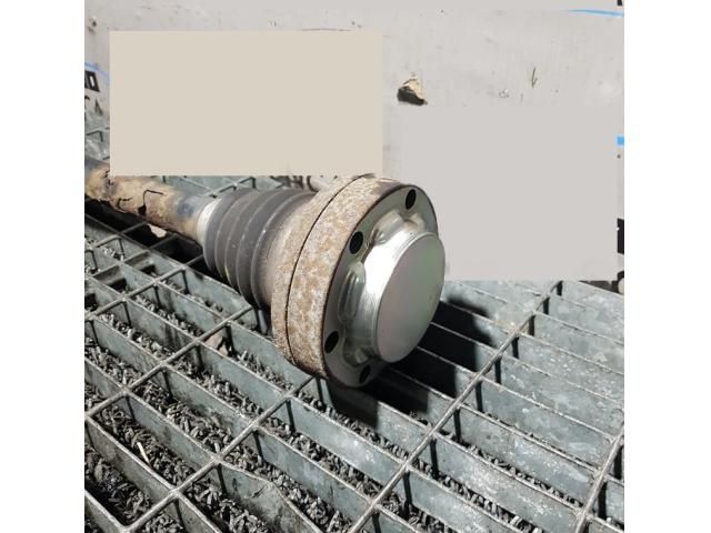 bontott AUDI Q7 Bal hátsó Féltengely