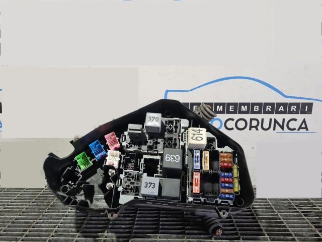 bontott AUDI Q7 Biztosítéktábla Motortér