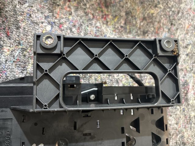 bontott AUDI Q7 Biztosítéktábla Motortér