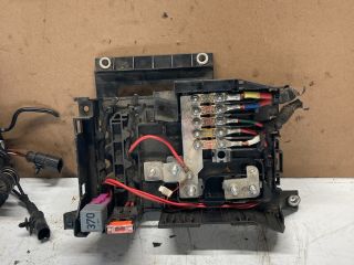 bontott AUDI Q7 Biztosítéktábla Motortér