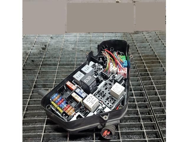 bontott AUDI Q7 Biztosítéktábla Motortér