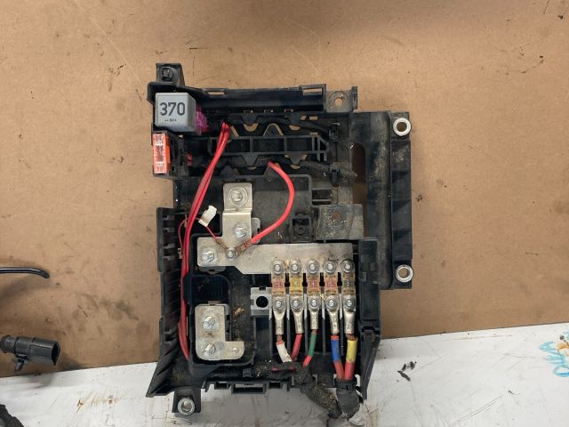 bontott AUDI Q7 Biztosítéktábla Motortér