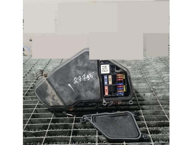 bontott AUDI Q7 Biztosítéktábla Motortér