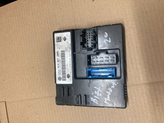 bontott AUDI Q7 Biztosítéktábla Motortér