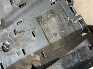 bontott AUDI Q7 Biztosítéktábla Motortér