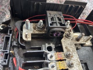 bontott AUDI Q7 Biztosítéktábla Motortér