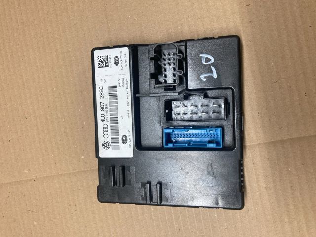 bontott AUDI Q7 Biztosítéktábla Motortér