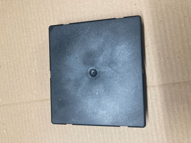 bontott AUDI Q7 Biztosítéktábla Motortér