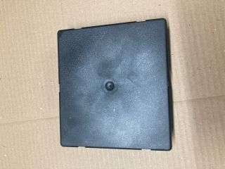 bontott AUDI Q7 Biztosítéktábla Motortér