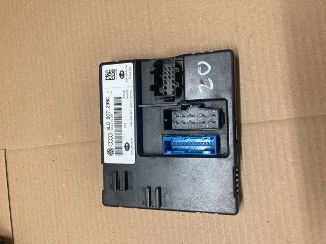 bontott AUDI Q7 Biztosítéktábla Motortér