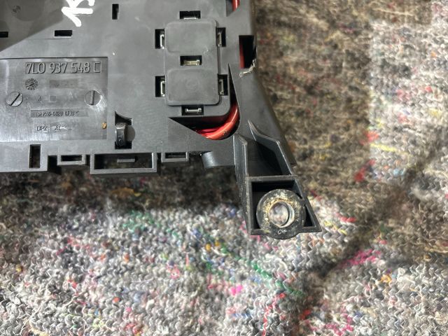 bontott AUDI Q7 Biztosítéktábla Motortér