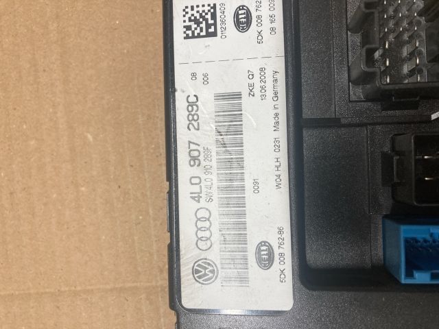 bontott AUDI Q7 Biztosítéktábla Motortér