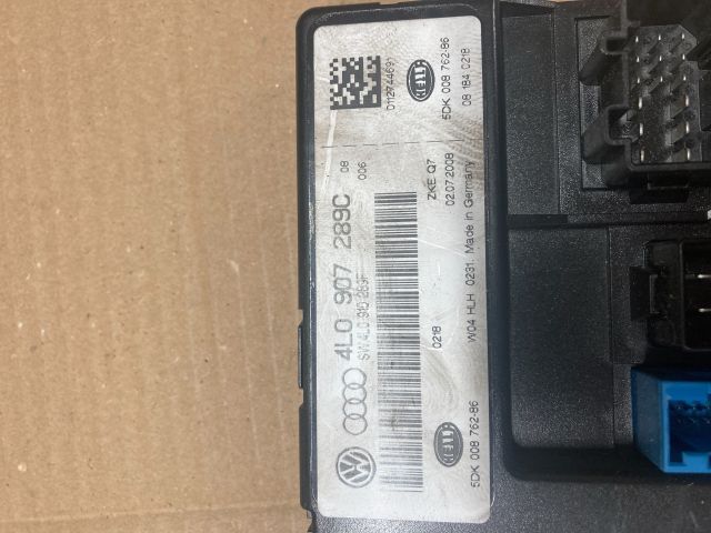 bontott AUDI Q7 Biztosítéktábla Motortér