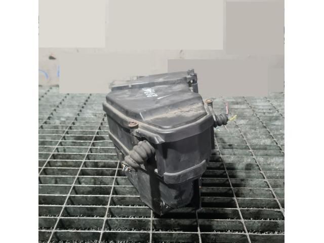 bontott AUDI Q7 Biztosítéktábla Motortér