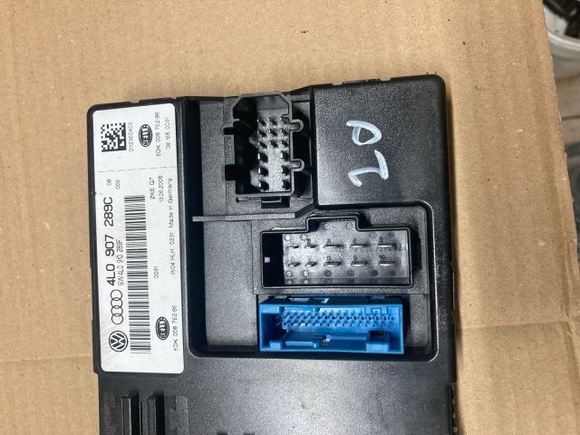 bontott AUDI Q7 Biztosítéktábla Motortér