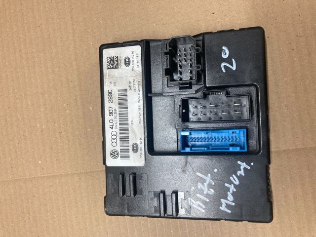 bontott AUDI Q7 Biztosítéktábla Motortér