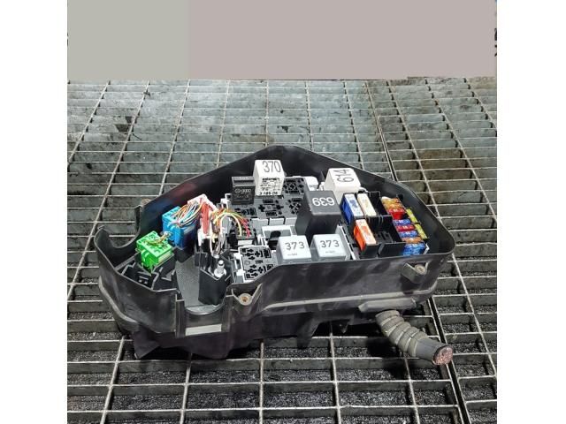 bontott AUDI Q7 Biztosítéktábla Motortér