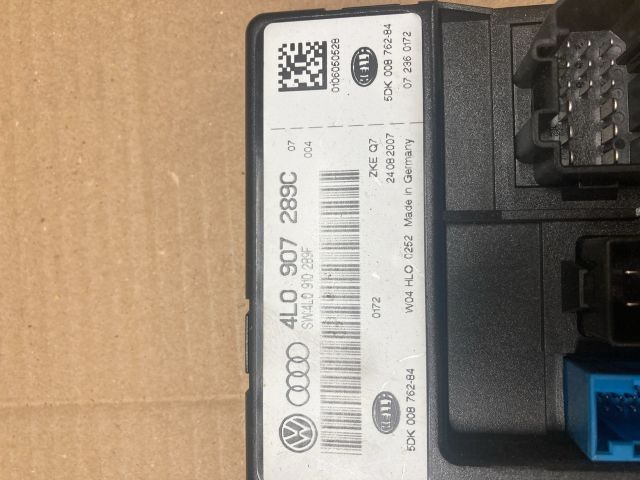 bontott AUDI Q7 Biztosítéktábla Motortér