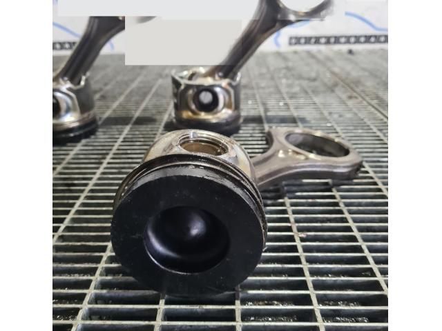 bontott AUDI Q7 Dugattyú