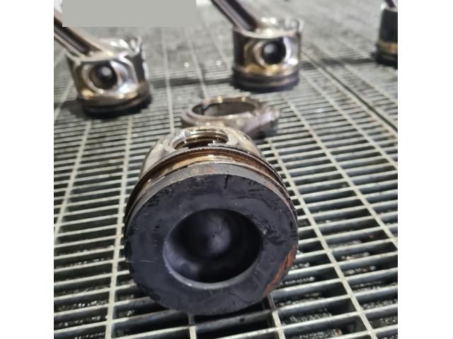 bontott AUDI Q7 Dugattyú