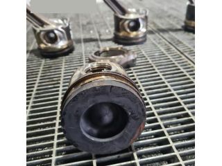 bontott AUDI Q7 Dugattyú