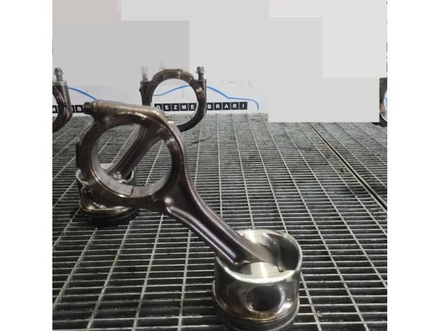 bontott AUDI Q7 Dugattyú