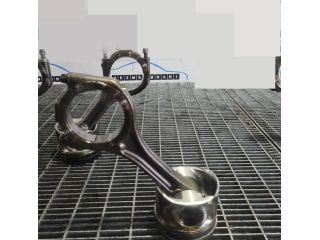 bontott AUDI Q7 Dugattyú