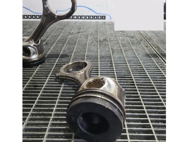 bontott AUDI Q7 Dugattyú