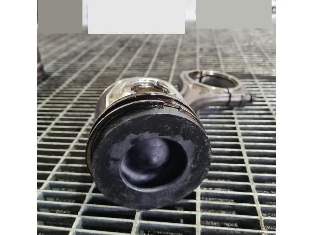 bontott AUDI Q7 Dugattyú