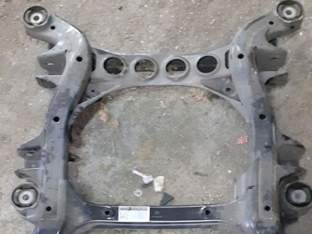 bontott AUDI Q7 Első Bölcső