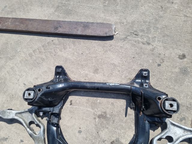 bontott AUDI Q7 Első Bölcső