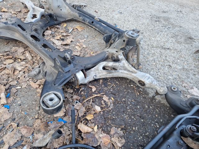 bontott AUDI Q7 Első Bölcső